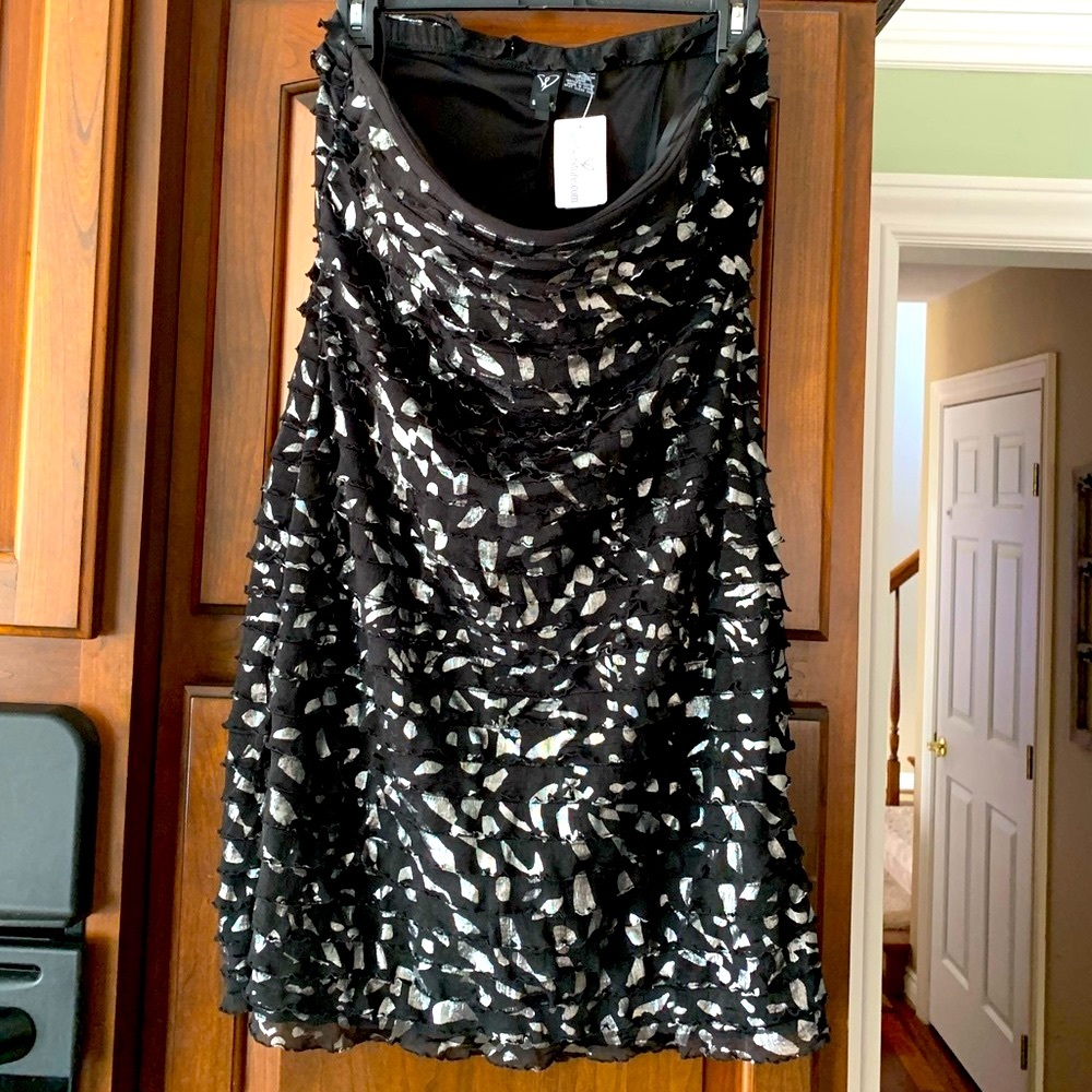 NWT flattering dress women’s XL black and silver cocktail formal or casual dress